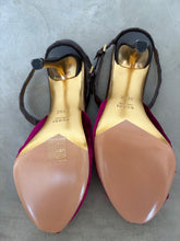 Load image into Gallery viewer, 90s Gucci Velvet and Bamboo Pumps
