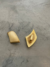Load image into Gallery viewer, 1980s Vintage Statement Clip on Chunky Earrings
