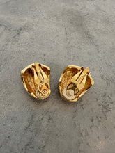 Load image into Gallery viewer, Vintage St.John Beige‎ Marble Enamel Earrings
