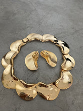 Load image into Gallery viewer, Vintage Gold Tone Earring and Necklace Set
