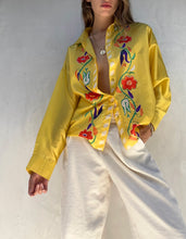 Load image into Gallery viewer, RARE S/S 1997 Gianni Versace Silk Button down
