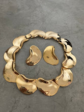 Load image into Gallery viewer, Vintage Gold Tone Earring and Necklace Set
