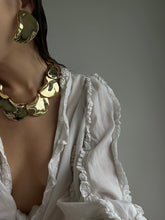 Load image into Gallery viewer, Vintage Gold Tone Earring and Necklace Set
