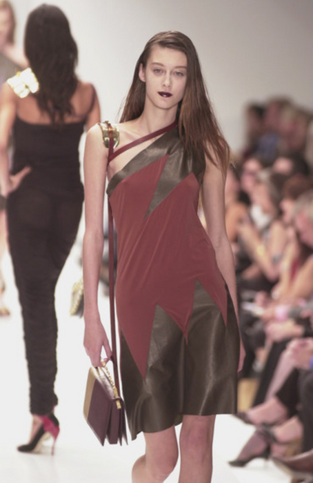 Fendi SPRING 2001 READY-TO-WEAR LOOK 31