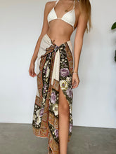 Load image into Gallery viewer, RARE Valentino Boutique Silk Skirt
