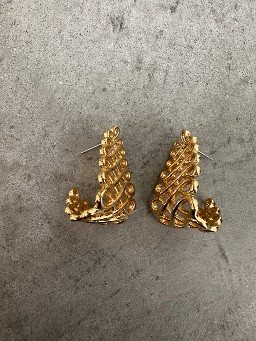 Vintage Romantic Gold Tone Earrings